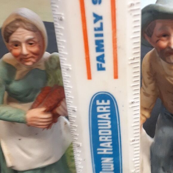 Vintage set of old lady with carrots and old man with carrots - Picture 8 of 9